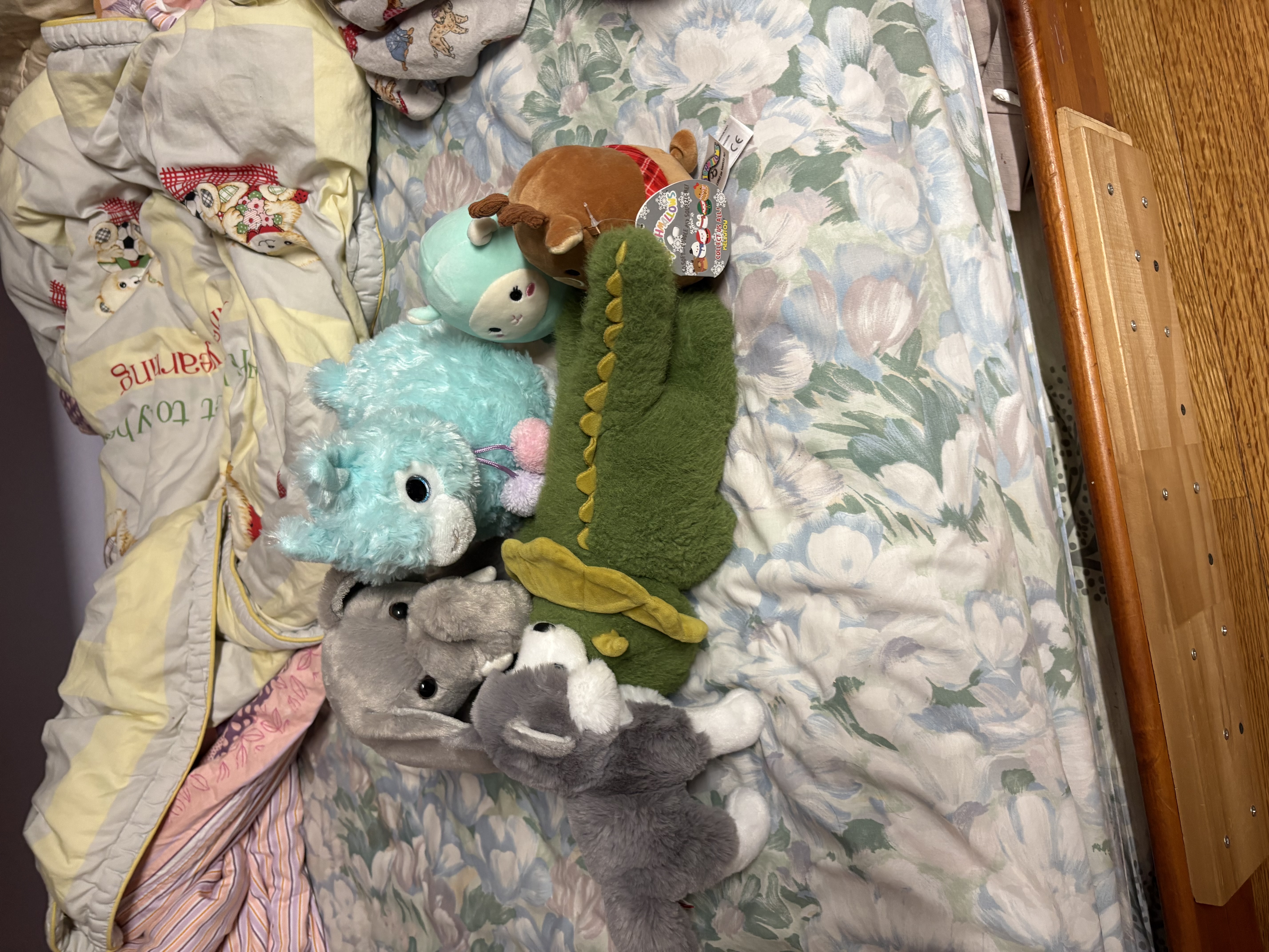 Dino getting bullied by other plushies